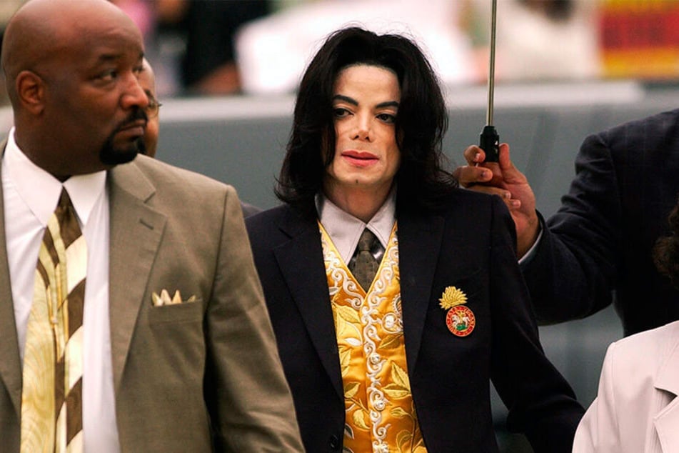 2005 wurde Jacko vor Gericht von dem Missbrauchsvorwürfen freigesprochen.