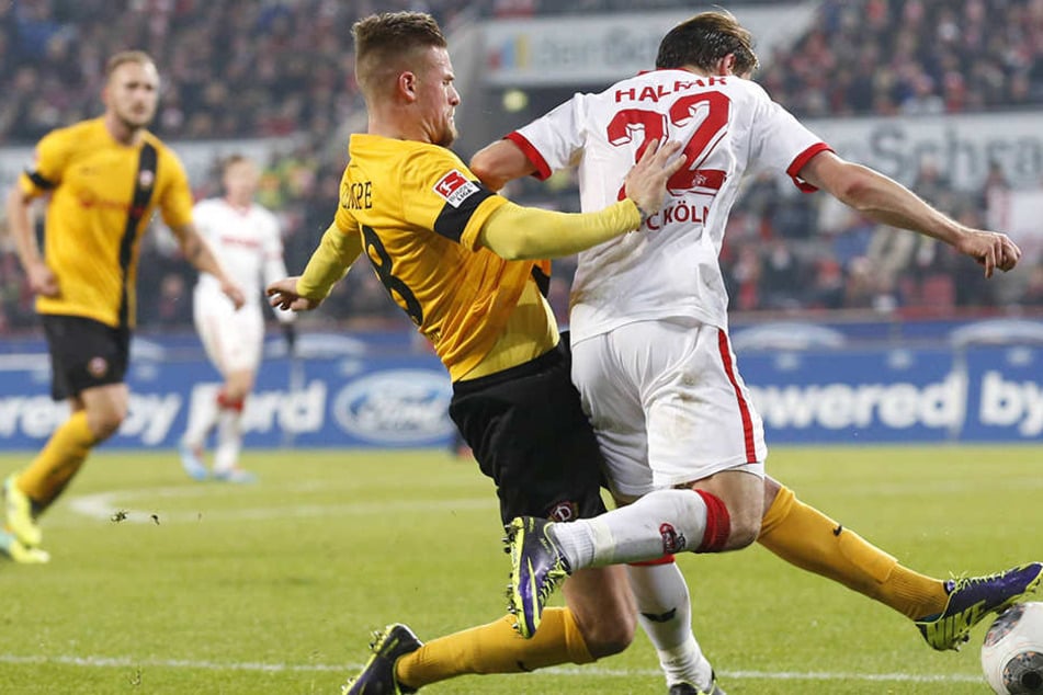 Dynamos letzter Auftritt beim 1. FC Köln datiert vom 13. Dezember 2013. Hier trennt Tobias Kempe (l.) Daniel Halfar vom Ball.