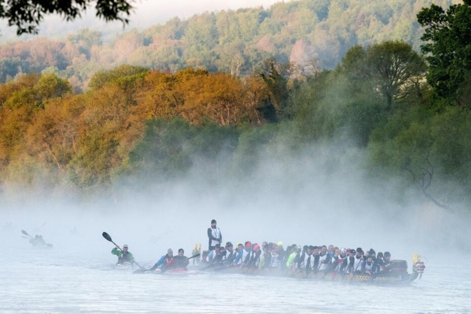 Auch ein Drachenboot fuhr mit.