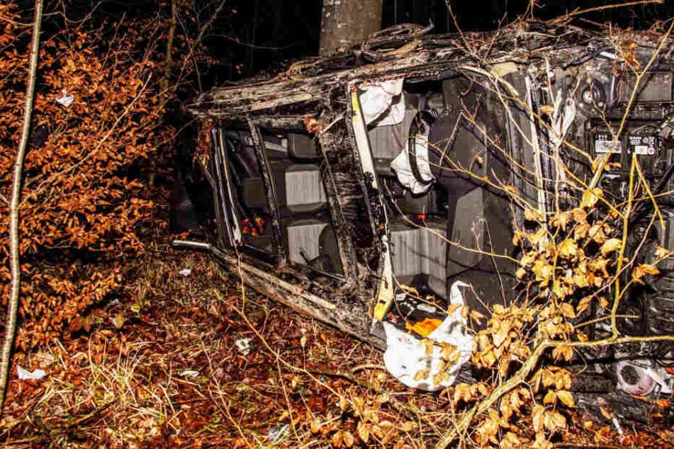 Der Fahrer wurde bei dem Unfall schwer verletzt.
