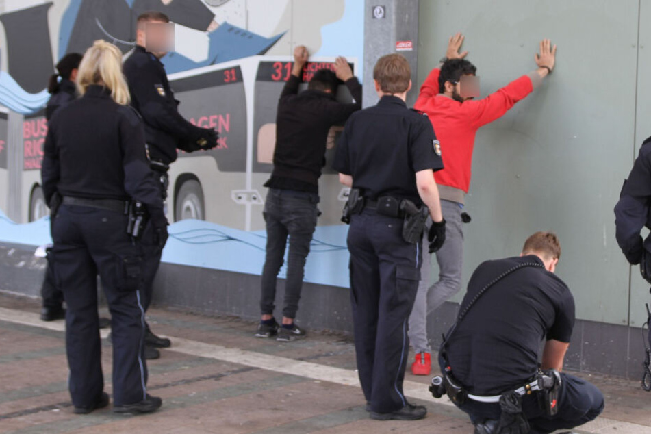 Die Polizei nahm zwei Tatverdächtige fest.