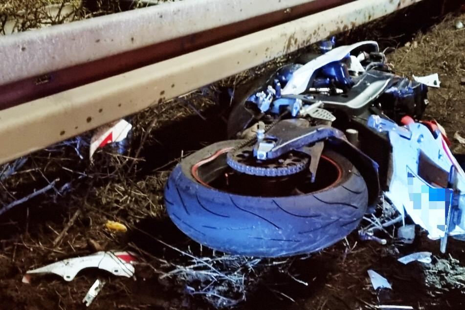 Unfall auf der A60 bei Rüsselsheim: Ein Motorrad wurde regelrecht in Stücke gerissen, die 21-jähriger Bikerin wurde schwer verletzt.