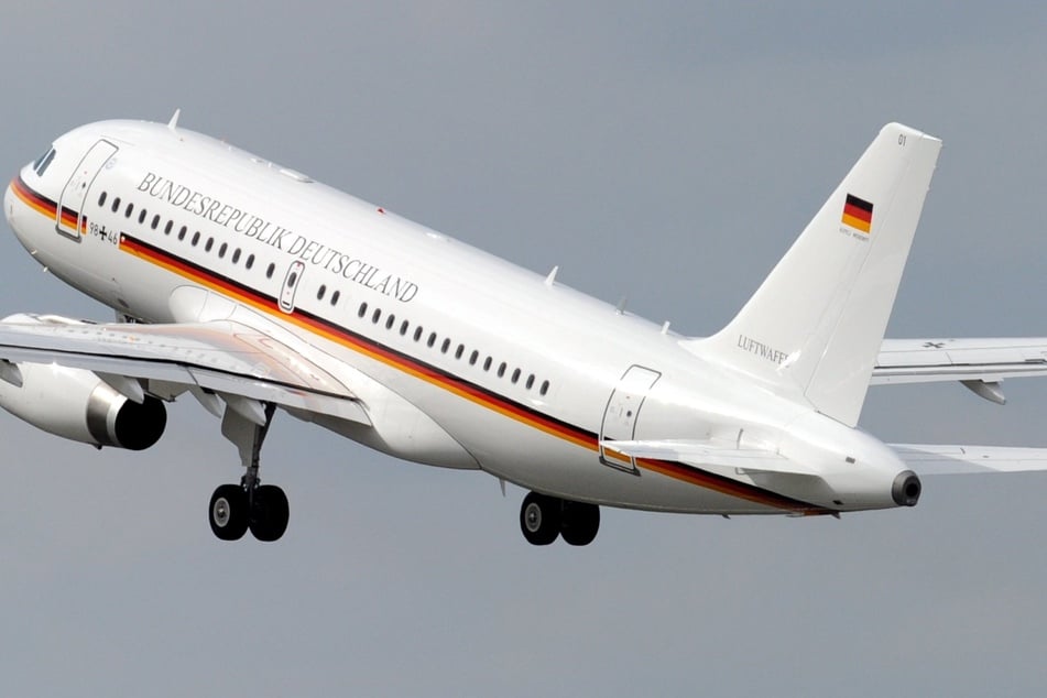 Ein Regierungsflieger vom Typ A319 war am Donnerstag über der sächsischen Landeshauptstadt zu sehen. (Archivbild)