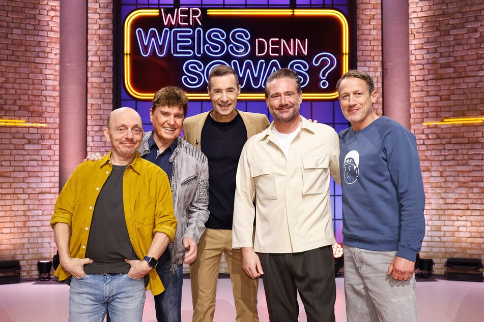 Frank Schöbel (83, 2.v.l.) und Sänger Sasha (54, 2.v.r.) treten am Mittwoch bei "Wer weiß denn sowas?" gegeneinander an.