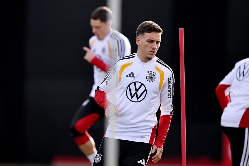 Im WM-Qualifikationsspiel gegen Luxemburg stand der 19-Jährige erstmals im Kader von DFB-Trainer Julian Nagelsmann (38).