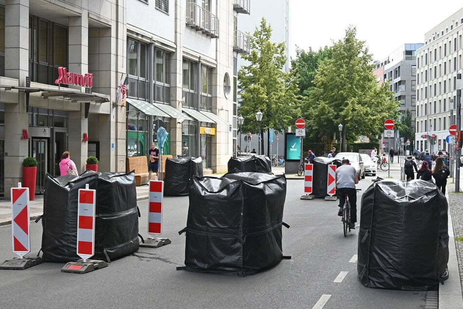 Für viele Fahrradfahrer ist auch zwischen Marriott-Hotel und Höfe am Brühl Slalom angesagt.