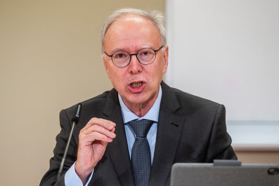 Besorgt - Prof. Dr. Christoph Josten (67) von der Uni-Klinik Leipzig.