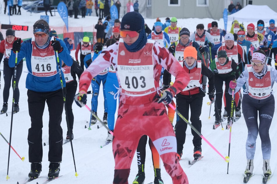 Das Skilanglauf-Event für sämtliche Altersgruppen fand wegen einsetzendem Tauwetter nur in einer abgespeckten Variante statt. Etwa 200 Wintersportler nahmen am Massenstart teil.