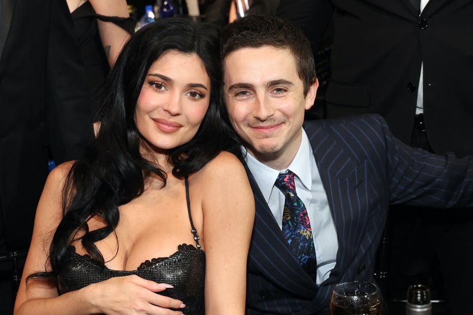Kylie Jenner (l.) got a special thank-you from her boyfriend Timothée Chalamet at the 2026 Critics Choice Awards.