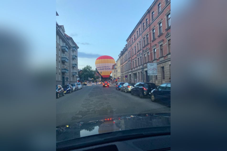 Der große Ballon war schon von Weitem auf der Tittmannstraße zu sehen.
