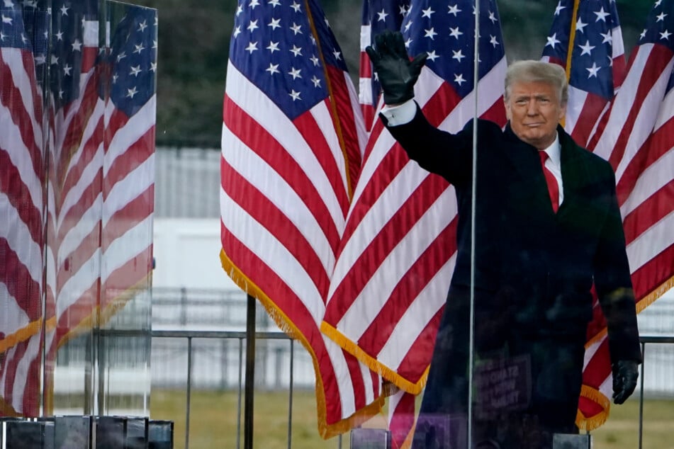 Noch-US-Präsident Donald Trump (74) am Mittwoch bei einer Rede vor seinen Anhängern in Washington D.C. Nach seiner Ansprache hatten Trumps Anhänger das Kapitolgebäude gestürmt, fünf Menschen starben. Nun droht Trump ein weiteres Amtsenthebungsverfahren.