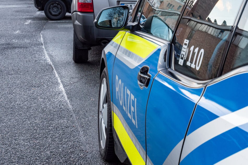 Mitschüler verletzt, bedroht und Videos davon hochgeladen: Drei Schulen durchsucht