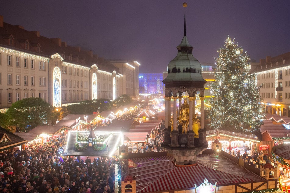 Der Magdeburger Weihnachtsmarkt bietet wieder viele Verkaufsstände und Attraktionen. (Archivbild)