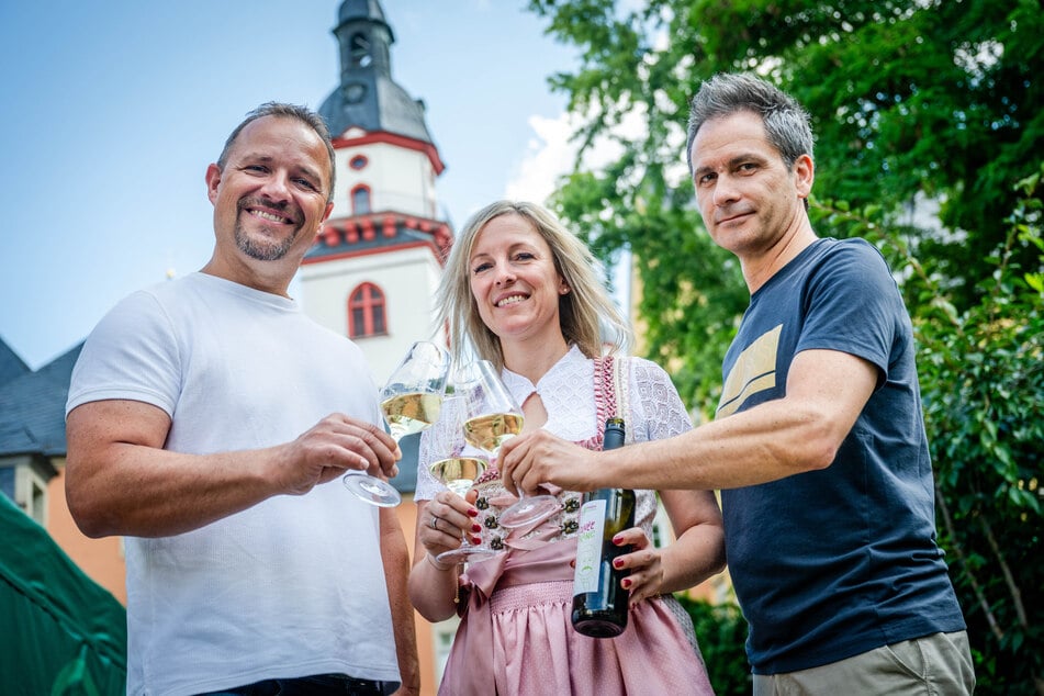 Veranstalter André Gruhle (50), Katrin Reichelt sowie Sven Hertwig (53) freuen sich aufs diesjährige Weinfest.