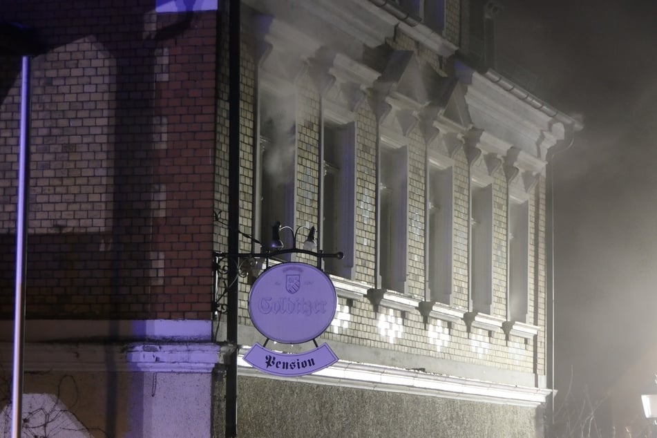 Die Feuerwehr konnte ein Übergreifen der Flammen verhindern.