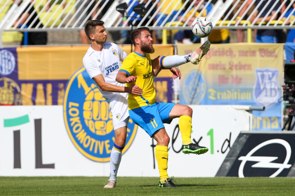 Loks Torjäger Tom Nattermann (r.) hatte gegen Carl Zeiss Jena tolle Torchancen auf dem Fuß, verpasste den erlösenden Treffer nur knapp.