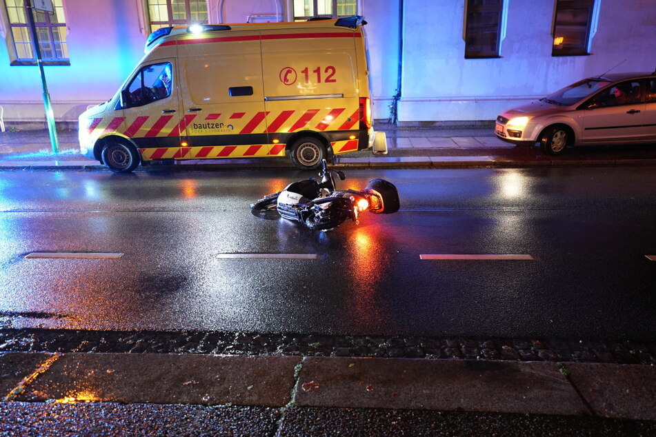 Der Rollerfahrer (56) stieß auf der Steinstraße in Bautzen gegen einen Fußgänger (38).