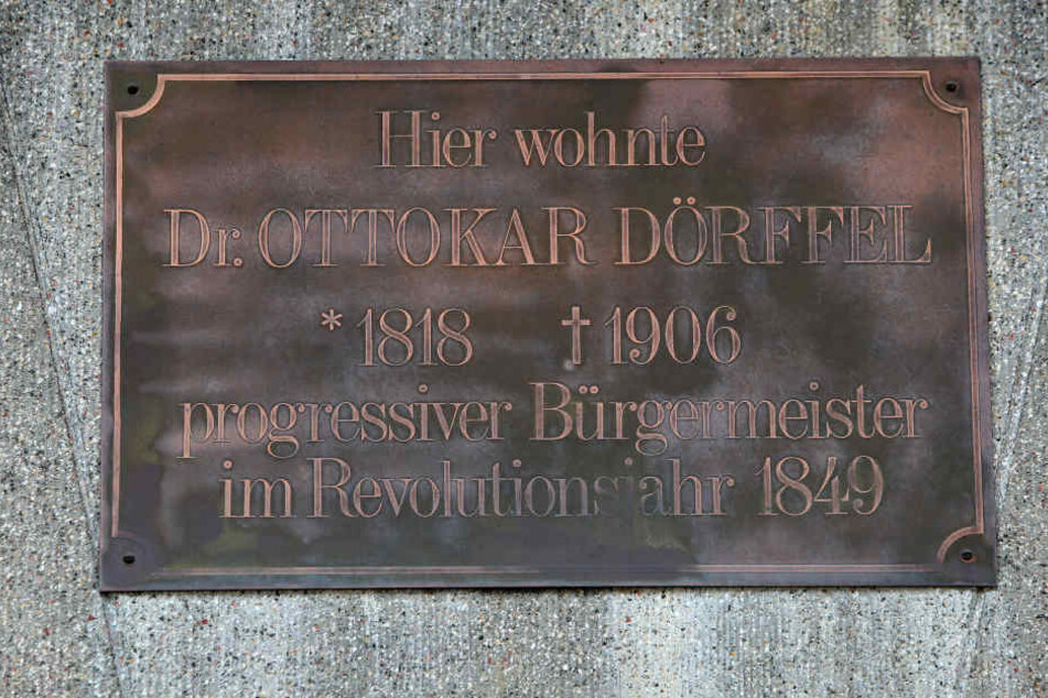 In Glauchau erinnert diese Tafel am früheren Haus des Politikers an ihn.