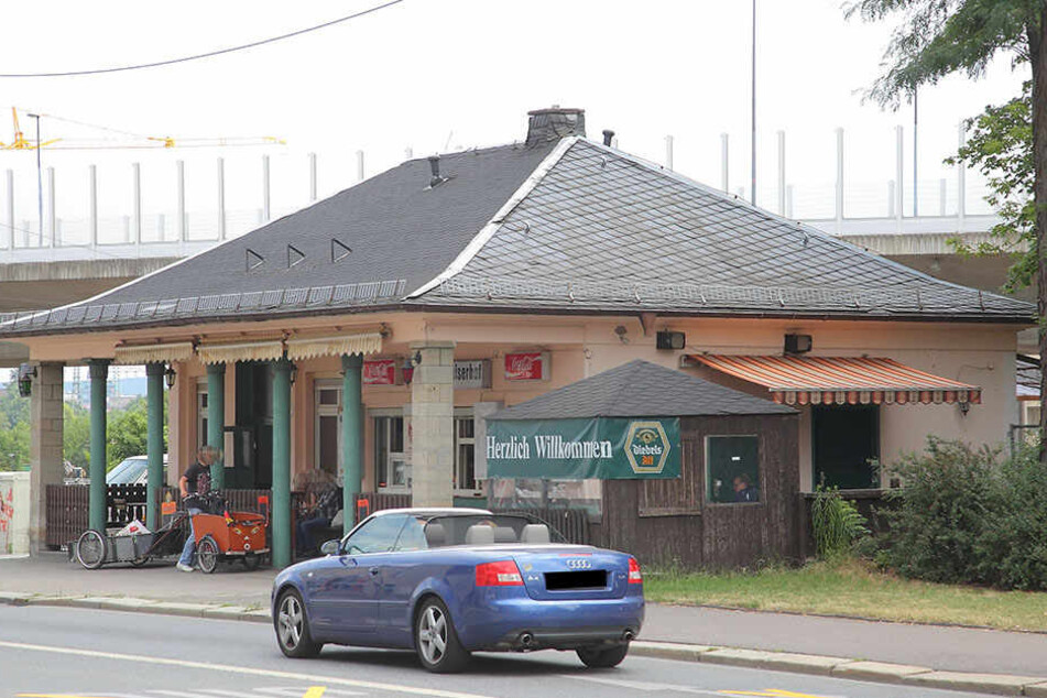 Im Toilettenbereich der Huschhalle soll der Klempner Geza L. (†61) totgeschlagen haben.