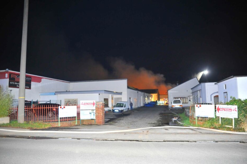 Das Feuer war in einem Gewerbegebiet ausgebrochen.