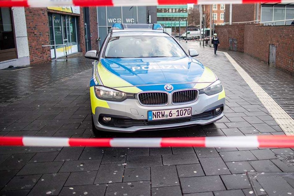 Die Stelle, wo das Auto in die Fußgängergruppe fuhr wurde von der Polizei abgesperrt.