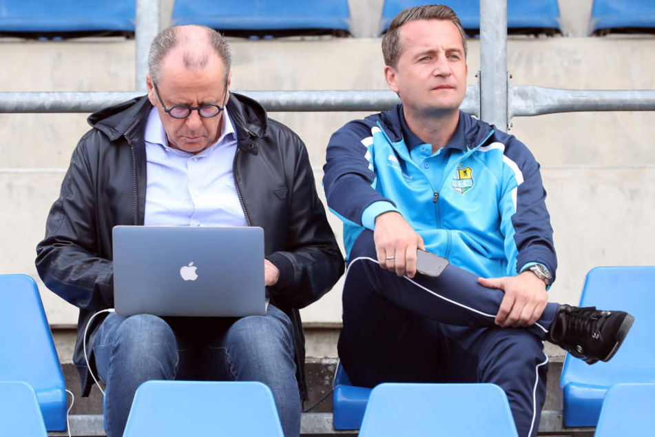 Greift CFC-Sportvorstand Thomas Sobotzik am Sonnabend zum Punktspielauftakt wieder zum Mikrofon und versucht die Fanszene auf seine Seite zu ziehen?