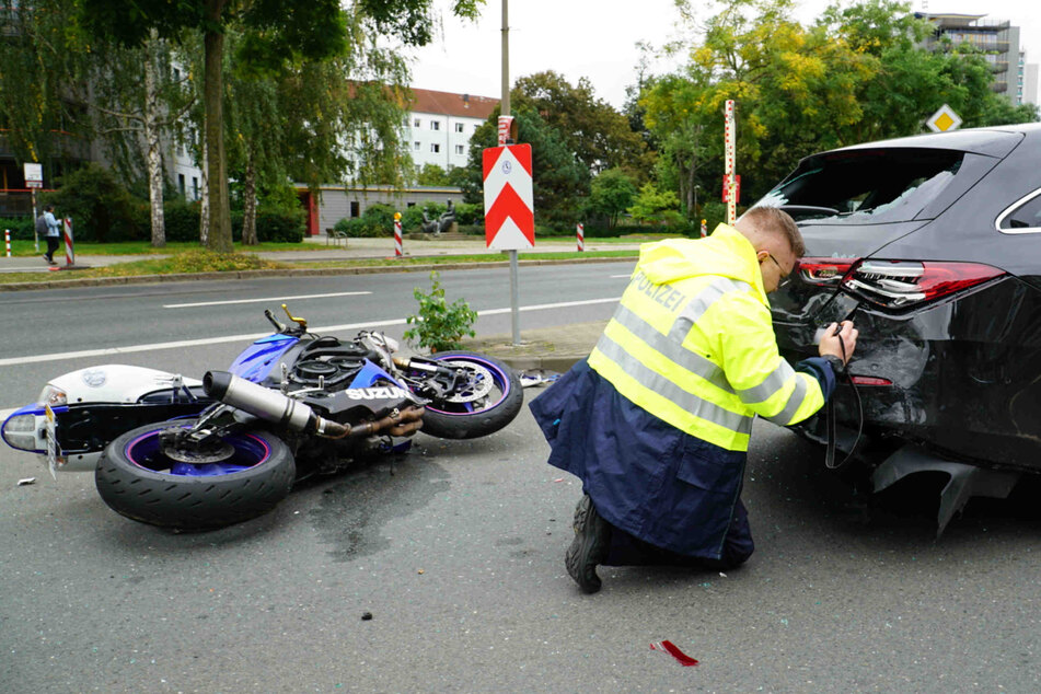 Die Beule im Auto lässt Schlimmes erahnen.