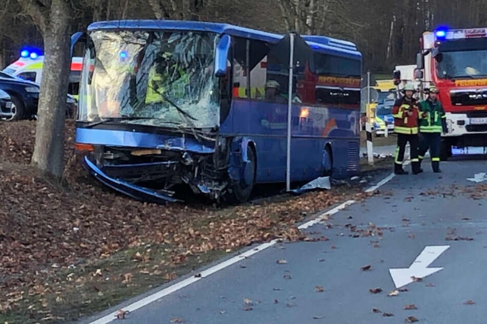 Im Bus befanden sich mehrer Schüler, die leicht verletzt wurden.
