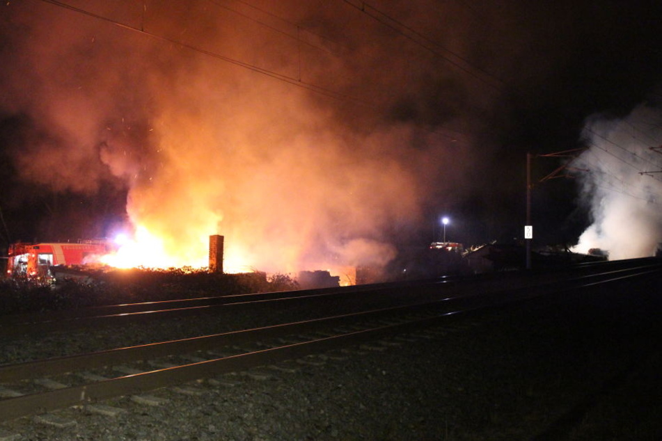 Die Feuerwehr musste zusätzliche Kräfte alarmieren.