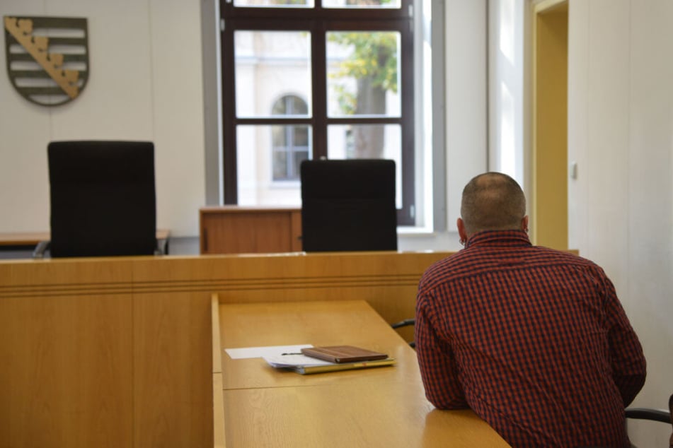 Der Angeklagte David I. (29) muss sich vorm Landgericht Chemnitz verantworten.