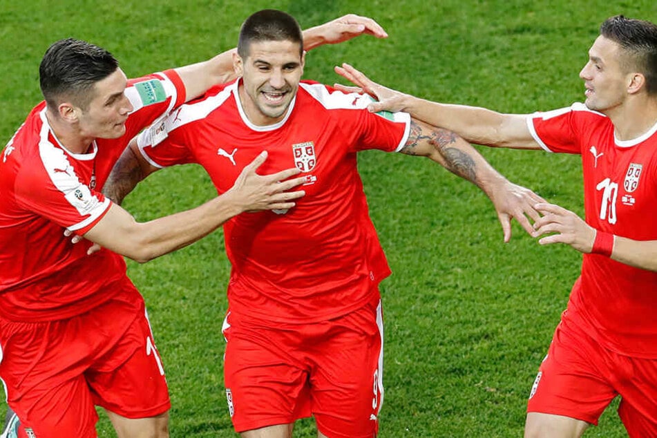Alexsandar Mitrovic (Mitte) besorgte die Serbische Führung.