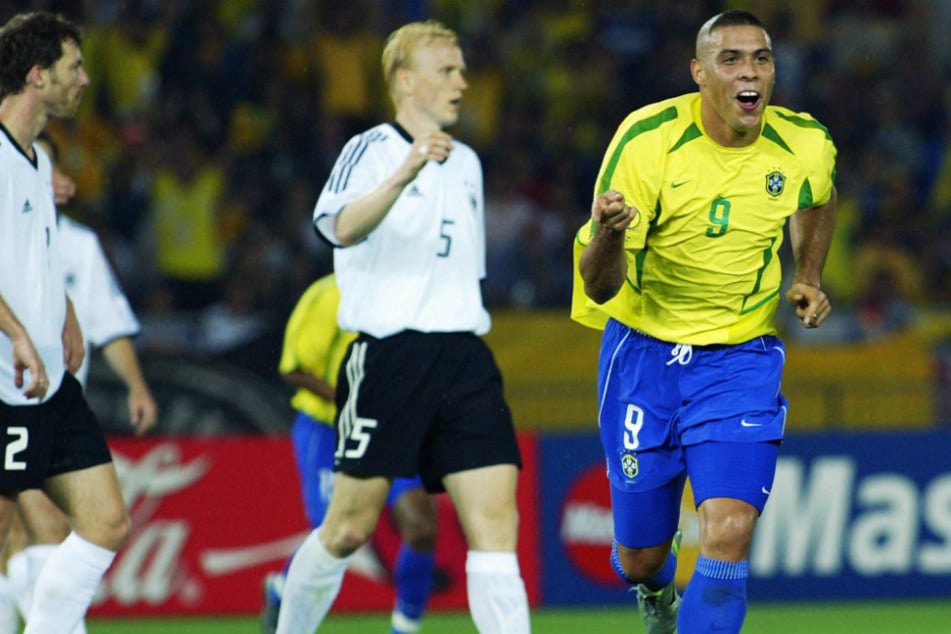 Ronaldo (47, r.) schoss Brasilien 2002 in Südkorea und Japan zum WM-Titel.
