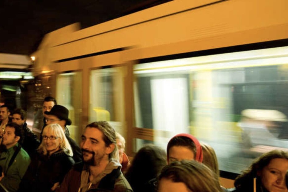 Da kommt Freude auf: Pendler können vielleicht bald einen Monat lang umsonst Bahn fahren.