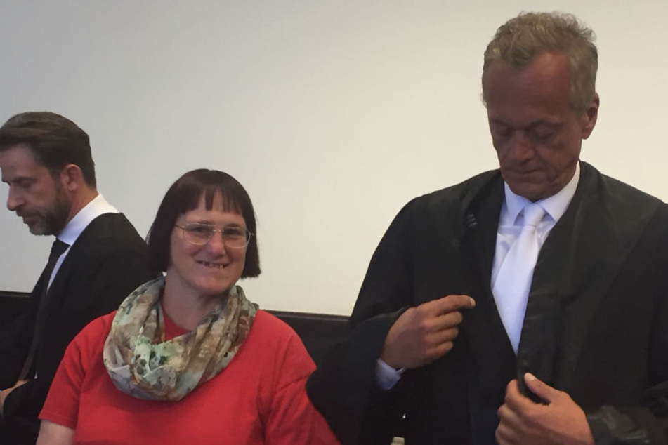 Angelika W. tauchte mit ihrem Anwalt Peter Wüller vor Gericht auf.