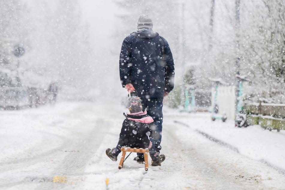 Am Wochenende wird es kalt und winterlich. In den Bergen kann Schnee fallen.