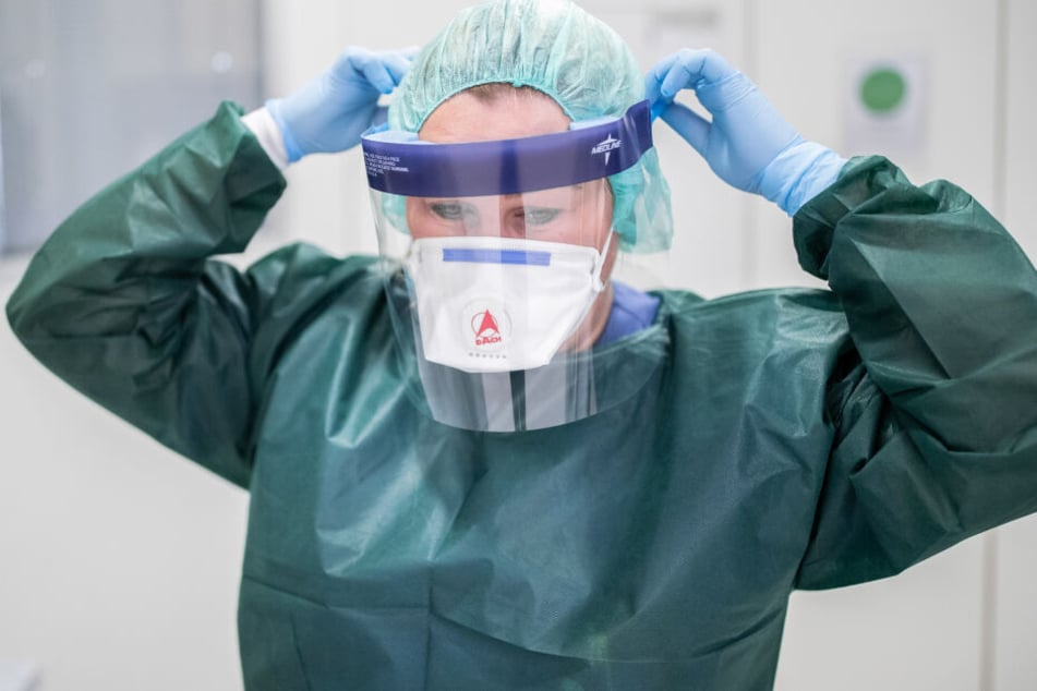 In der Uniklinik Düsseldorf werden derzeit vier Coronavirus-Patienten mit schweren Krankheitssymptomen behandelt (Symbolbild).
