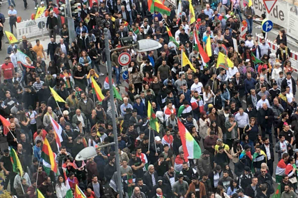 Polizisten Verletzt Mehrere Festnahmen Nach Kurden Demo In Stuttgart 24