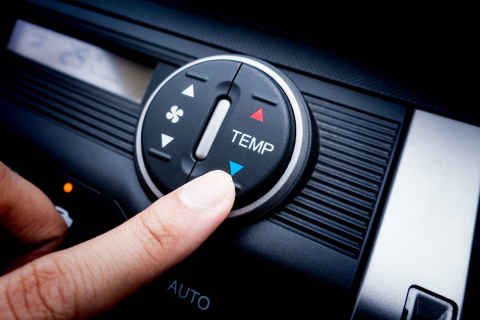 Die Mutter ließ die Heizung in dem Auto laufen. (Symbolbild)