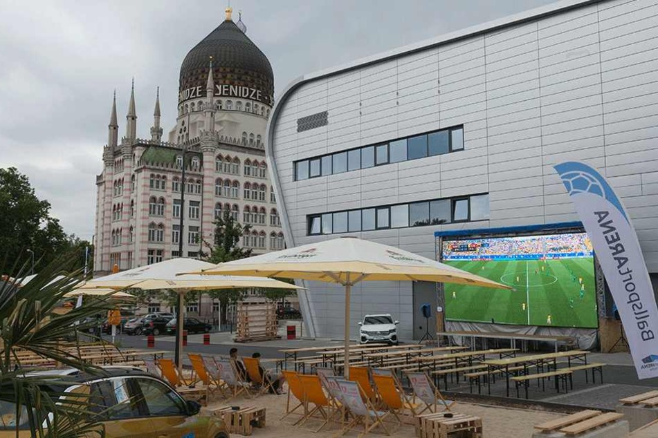 Immerhin lädt die Ballsportarena weiter zum Public Viewing ein. Der Fan-Andrang fiel Donnerstag aber mau aus.