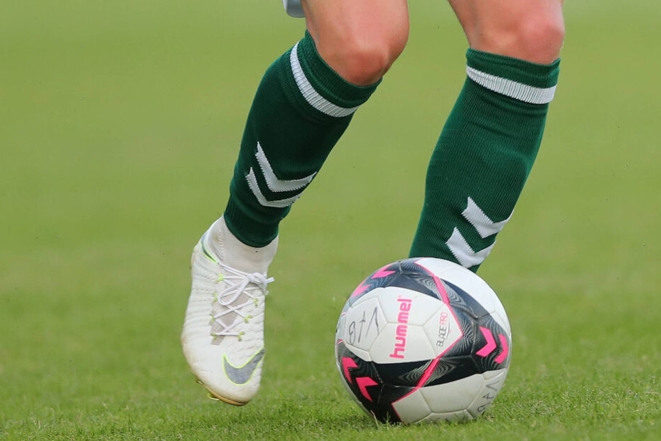 Beim VfB Lübeck wird mit Bällen des Herstellers "Hummel" gespielt.