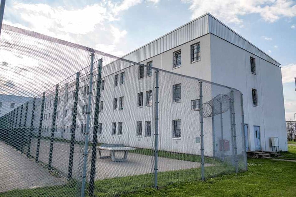 Die JVA in Zeithain soll 2020 eigentlich dicht gemacht werden. Dann ist der neue Knast in Zwickau fertig.