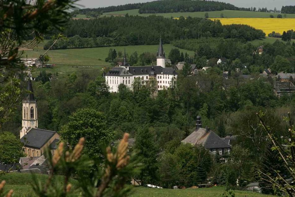 Einbrecher stiegen in das Lager des Schloss-Hotels Purschenstein ein.