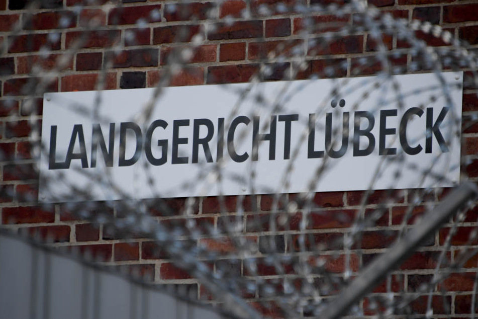 Stimmen dir Vorwürfe, drohen dem Mann bis zu 15 Jahren Haft.