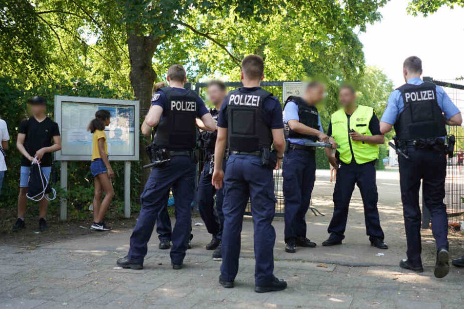 Gegen vier Personen aus der Gruppe wird nun ermittelt (Symbolfoto).