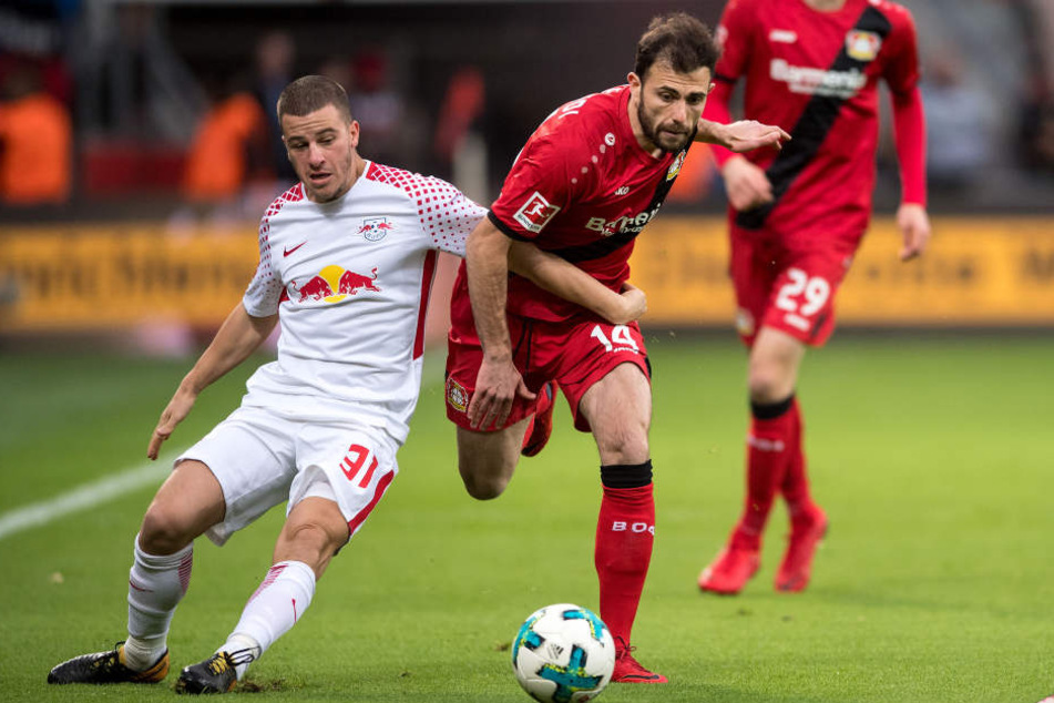 Umkämpftes Remis im November: Diego Demme (l.) und Admir Mehmedi kämpfen um den Ball, am Ende ging keiner der beiden als Sieger vom Platz.