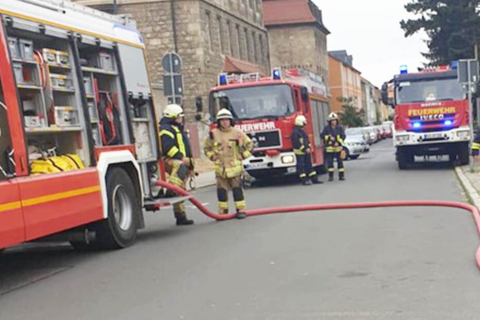 Kräfte aus zehn Feuerwehren rückten am Dienstagvormittag in eine Naumburger Postfiliale aus, weil dort angeblich Chlorgas ausgetreten war.
