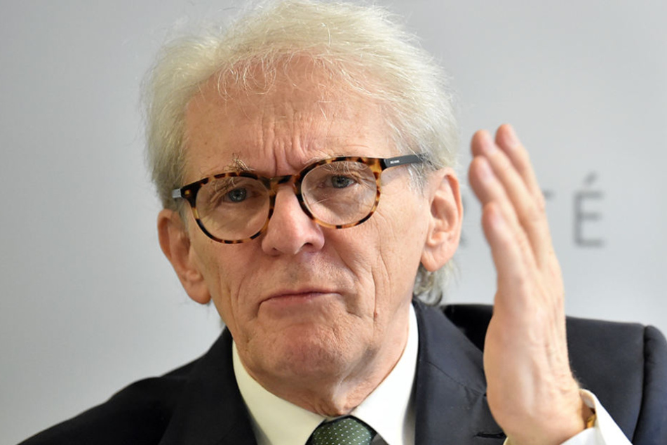 Der Vorstandsvorsitzende der Charite, Karl Max Einhäupl, spricht Anfang November auf einer Pressekonferenz über die geplanten Investitionen in den nächsten Jahren.