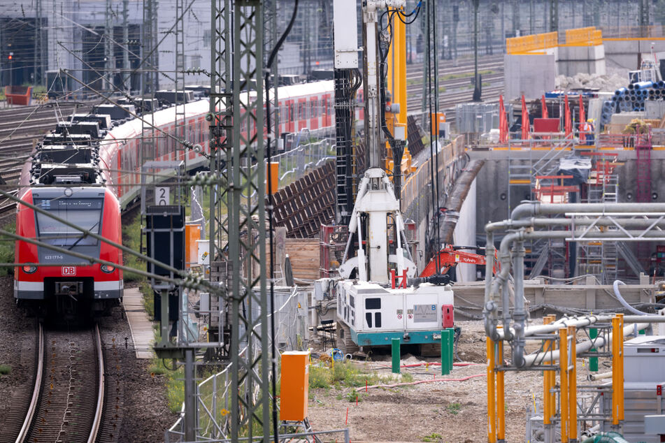 Seit mehr als zehn Jahren träumt München von der zweiten Stammstrecke für die S-Bahn. Mittlerweile hat der Bau begonnen. Doch bis hier endlich Züge rollen werden, könnten noch mal 15 Jahre vergehen.