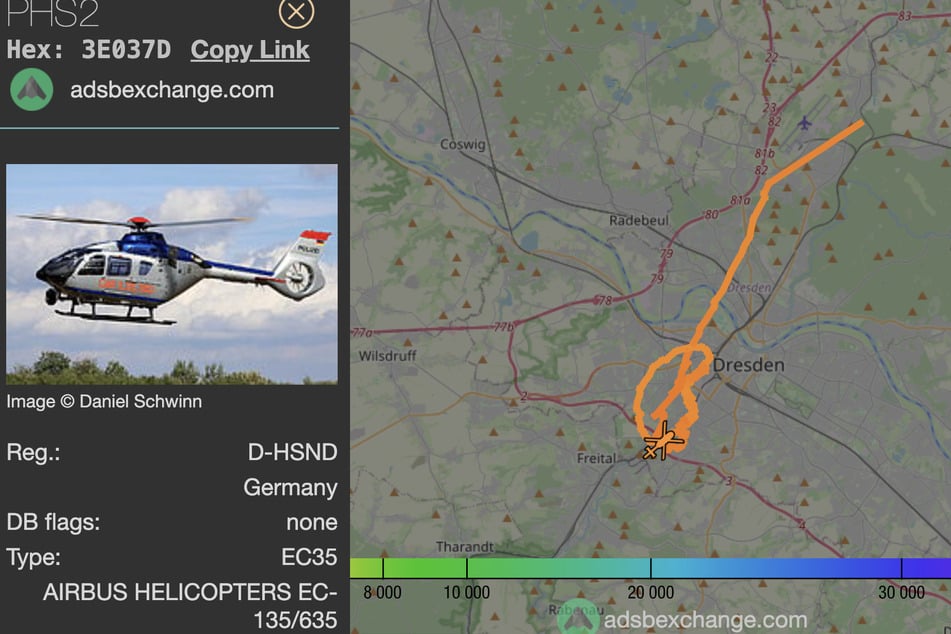Ein Hubschrauber der Polizei kreiste in der Nacht zum Samstag über Dresden.