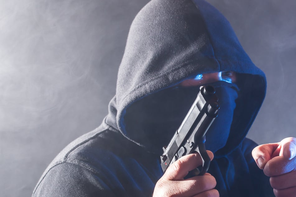 Brutaler Überfall in Park: Junger Mann leicht verletzt